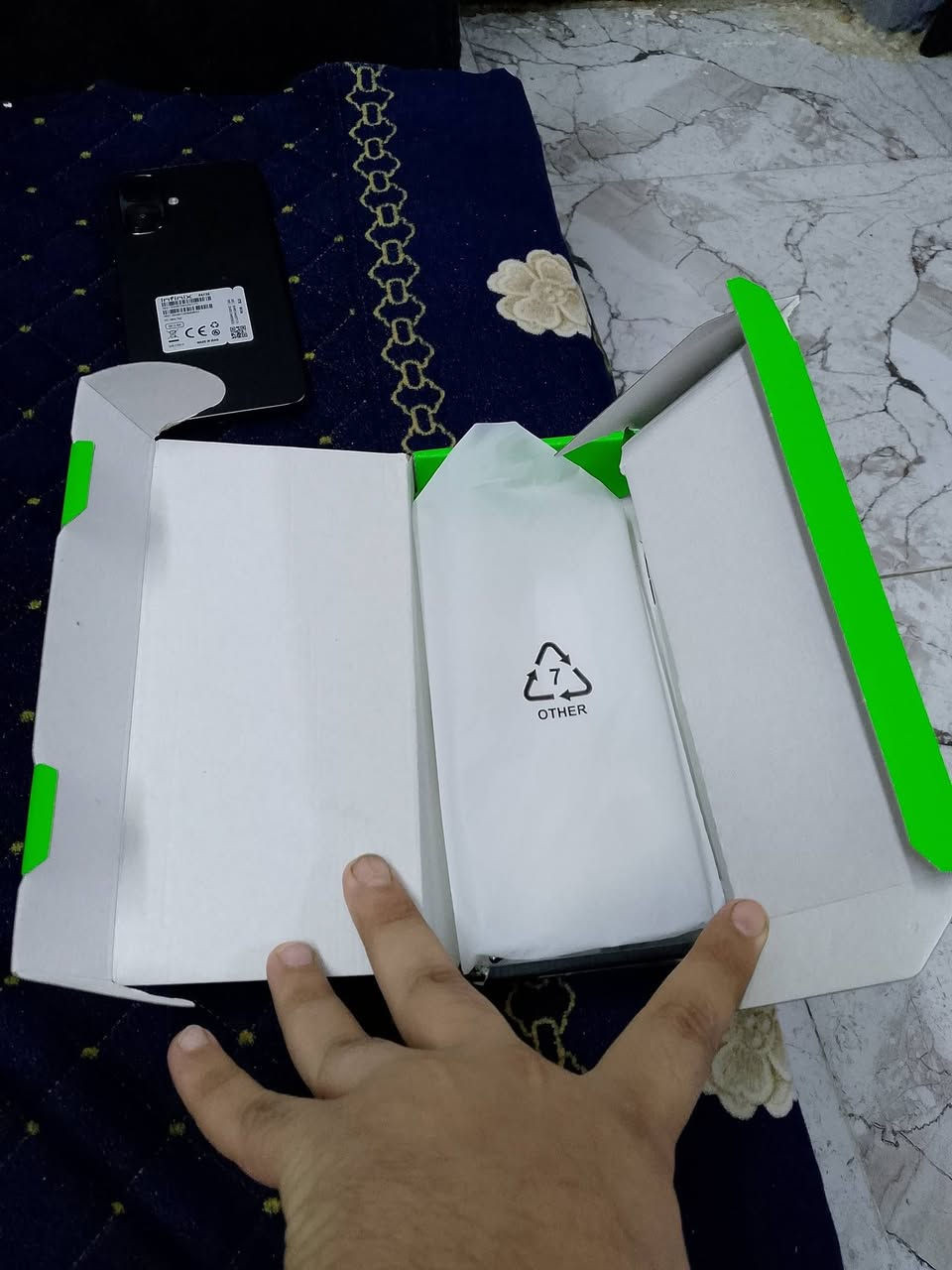 سلام عليكم انفنكس سمارت 10 جديد ممفتوح بل باكيت مشتري من جمعيه ومفتحته ودابيعه ذاكره 64 العشوائية 6 جهاز كامل هو ملحقاته على يدك تفتحه  هو جديد مالته 160 واني دابيعه 150 قفله مكاني الاعضميه رقم ***********
