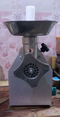 مكينه ثرم لحم وحمص وسوي باصطرمه TK جديده سعره 300 رقم الموبايل 0780434...