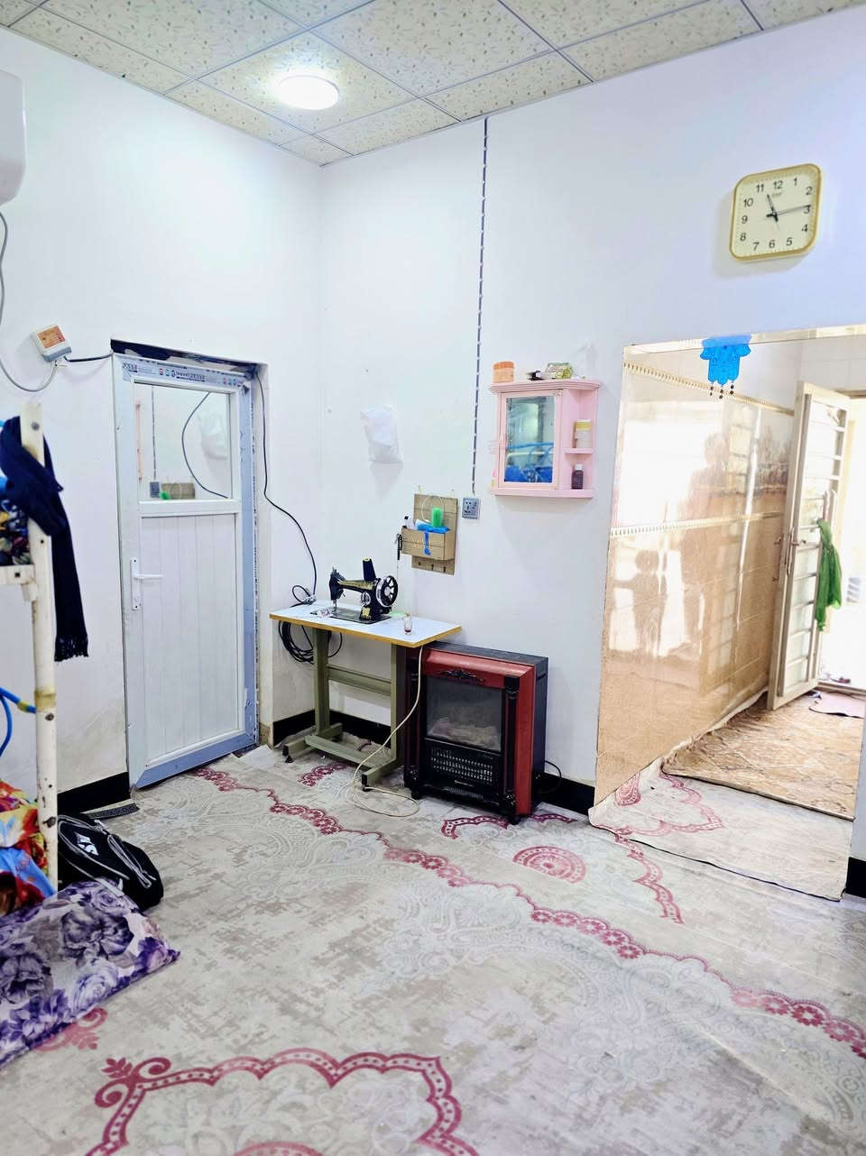 ١٦٠متر. يحتوي على غرفتين نوم صاله مطبخ صحيات استقبال  تجعيب طابوك بناء بلوك عكاده  عنوان الدار النجف الأشرف كوفه براكيه قرب تقاطع ال عيسى قرب سيطره القديمه.  ب30مليون  عنوان المكتب الكوفة شارع المعمل قرب شارع المطار القديم مجاور صيدليه بلال مقابل صيدليه زحل جوار شارع سيد حبيب 
***********
***********
