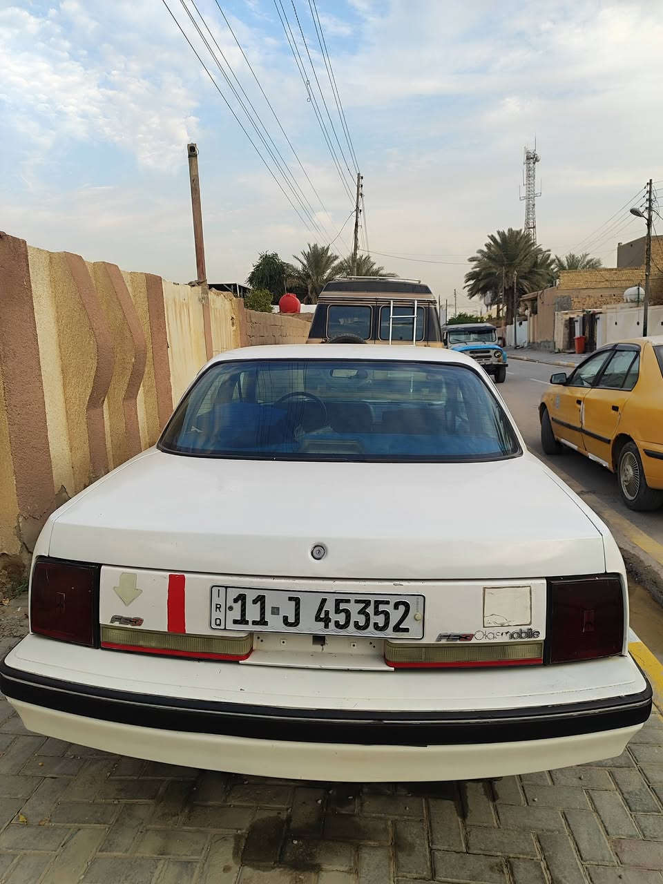 السلام عليكم اولدز موديل 90 رقم بغداد بسمي هزه جديده سنويه ل31 السياره صبغ فقط جنطه تخم تاير كهربائيات كله شغاله صدرها جديد بس الدبلات تعبن شويه مكينه بيه لاستيك ولف دخن شويه وتكطع الكير مكفول مقطع فيديو موجود بيه تصوير الداخل السعر 25 قفل  مكاني صويره ***********
