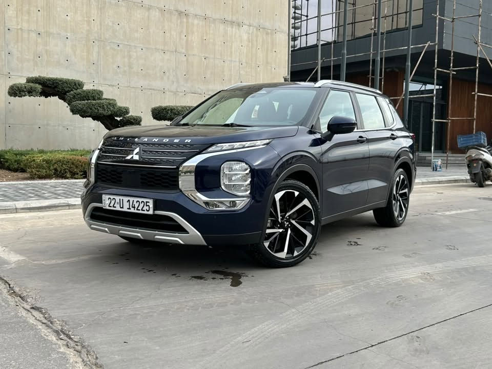 MITSUBISHI OUTLANDER SE - 2024 ✅
عربى/کوردی
ميتسوبيشي/خلیجی 
اوتلاندر
2024
عدد الأميال : ١٩ کل
ضرر: كلين تايتل
سلندر: 4 سلندر
محرک: 2.5 
فوول مواسەفات ١/١
الكاميرا الخلفية - التحكم على المنحدرات - مستشعر وقوف - مثبت السرعة - مرايا جانبية كهربائية - نوافذ كهربائية - شاشة - مقاعد كهربائية - المصابيح الأمامية ليد - ABS - رادار - فرامل الوقوف الإلكتروني - وضع القيادة - التحكم الإلكتروني في الثبات - مثبت السرعة التكيفي پانۆڕاما فوول فوول فوول .

☎️- ***********

*********************
میتسوبیشی  خلیجی
ئاوتلاندەر, 2024
ماوەی ڕۆیشتن : ١٩ کل 
بۆیاغ: کلین تایتڵ
پستۆن: 4 پستۆن
بزوێنەر: 2.5
 
کامێرای دواوە - ڕاگری نشێوی - حەساس - دیاریکرنی خێرایی - ئاوێنەی لاتەنیشتی کارەبایی - جام کارەبایی - شاشە - کورسی کارەبایی - لایتی پێشەوەی لید - ABS - ڕادار - برێکی وەستانی ئەلیکترۆنی - شێوازی لێخوڕین - کۆنتڕۆڵی جێگیری ئەلیکترۆنی - دیاریکرنی خێرایی خۆگونجێن پانۆڕاما فوول مواسەفات.

📍سلێمانی
☎️- ***********
