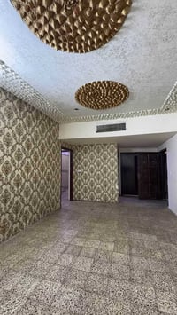 طابق ارضي • ٣ غرف • بلكونة حديقة