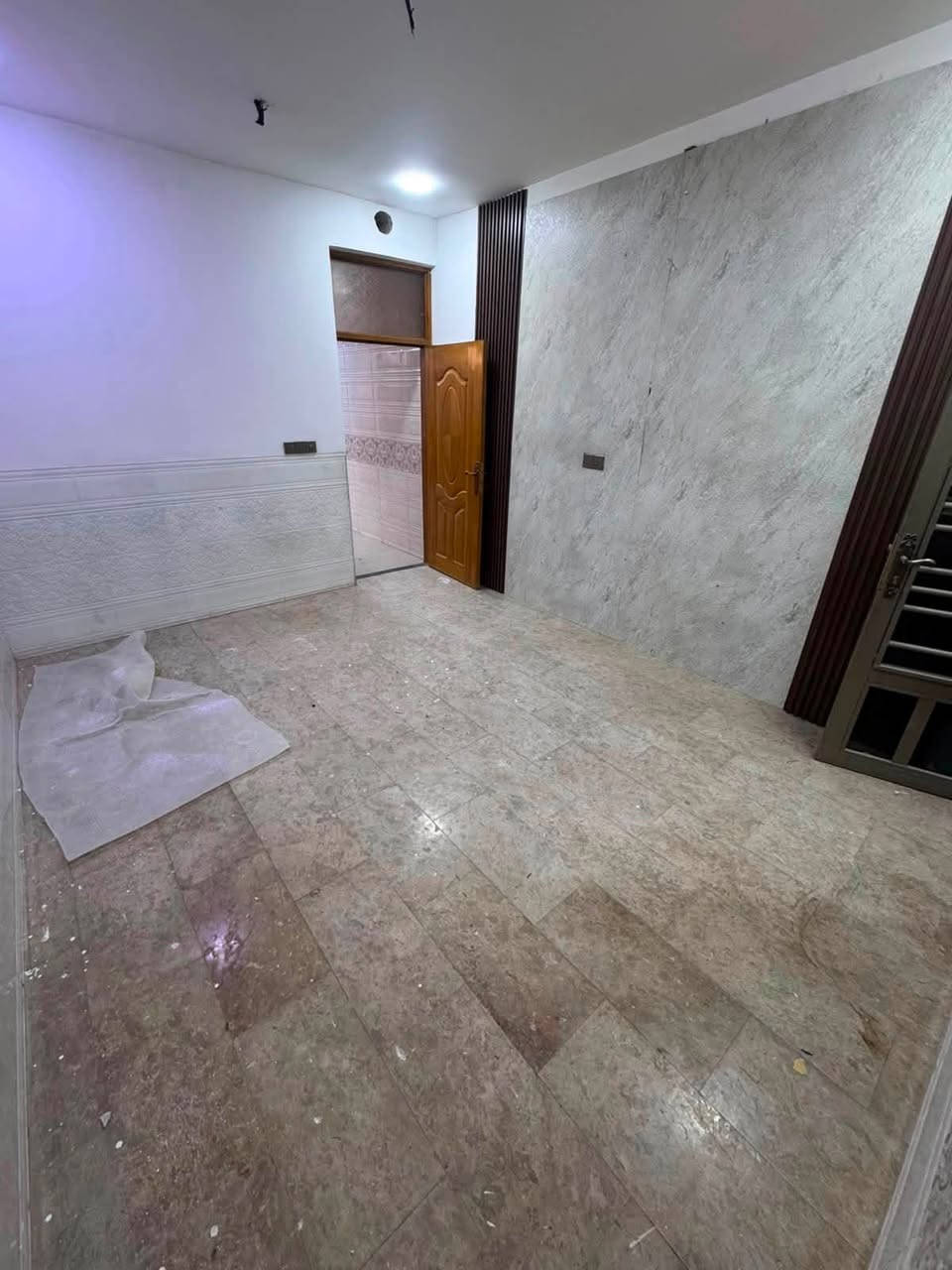 🏡 للإيجار | السيدية
📍 الموقع: السيدية – مربع الـ400
📐 المساحة: 50 م²

✨ تفاصيل العقار:
• غرفتان نوم
• صالة
• مطبخ
• حمام

💰 بدل الإيجار: 750 ألف دينار

📌 متوفر لدى مكتب حلم عقاري

📞 للتواصل والاستفسار:
***********.
