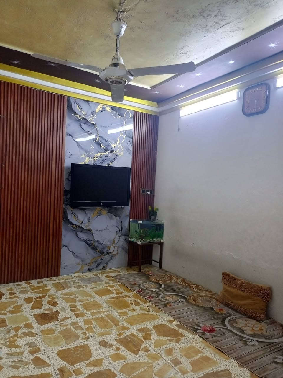 نصف قطعه للبيع شرك طابقين خامس بيت عل شارع الفرع العريض قطاع 79 (***********)
