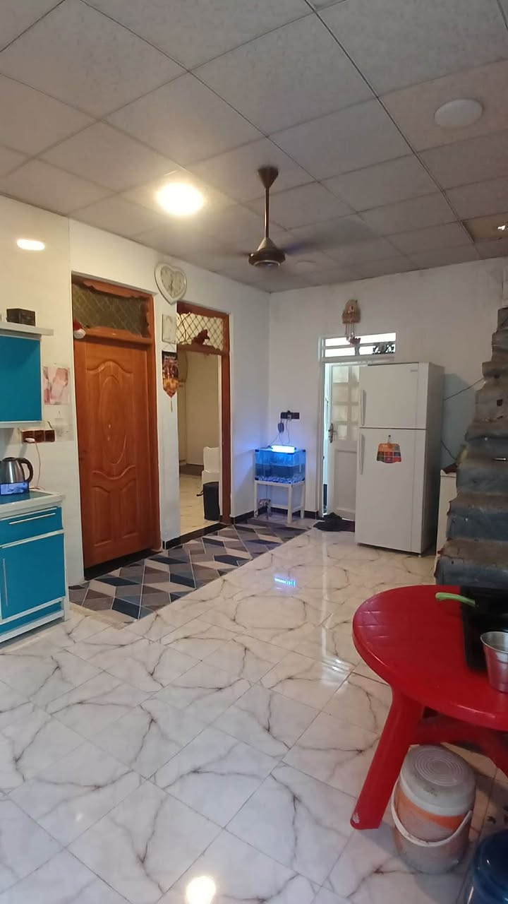 بيت سعره مناااسب جدا
يــالله بيت 100 متر مربع ركن 
اساس تجعيب  سقف عكاده بناء جيد جدا ونضيف 
يتكون البيت غـــــــرفــتــيـــن صــــالـــه اســـتــقــبــال مــطــبـــخ تـــخــاريـــج داخلي وخارجي طابو زراعي قرار محكمه …
خدمات فول ماء كهرباء مدارس منطقة شعبيه متكامله 
عنوان البيت شارع المطار القديم ……
السعر فقط ب 25 

للاسـتـفـسـار *********** واتــســاب +اتــصـال 

#مكتب_الحجيمي_للعقارات_قرب_صيدليه_الالفه

