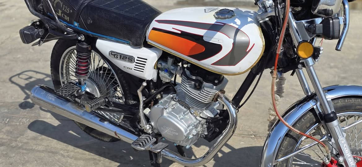 🏍️ للبيع دراجة تايكر موديل 2025
📍 الموقع: جلولاء

• الدراجة نظافتها 100% مثل ما موضح بالصور
• المحرك نص هندر ويشتغل 125cc
• الدراجة بيها ملاحظات بسيطة وصغيرة .
• كل التفاصيل واضحة بالصور، والصور موضحة حالة الدراجة بالكامل
• جاهزة للبيع

💰 السعر: 650 ألف دينار
🔥 بيها مجال للجاد فقط

📌 سبب البيع: مستعجل على أقساط الجامعة.

☎️ للاتصال: ***********
❌ ما بي واتساب هذا الرقم
📩 تحب تراسل؟ ماسنجر أو اتصال رصيد.

الرجاء قراءة الإعلان ومشاهدة الصور قبل التواصل، لأن كل التفاصيل موضحة بالإعلان.
