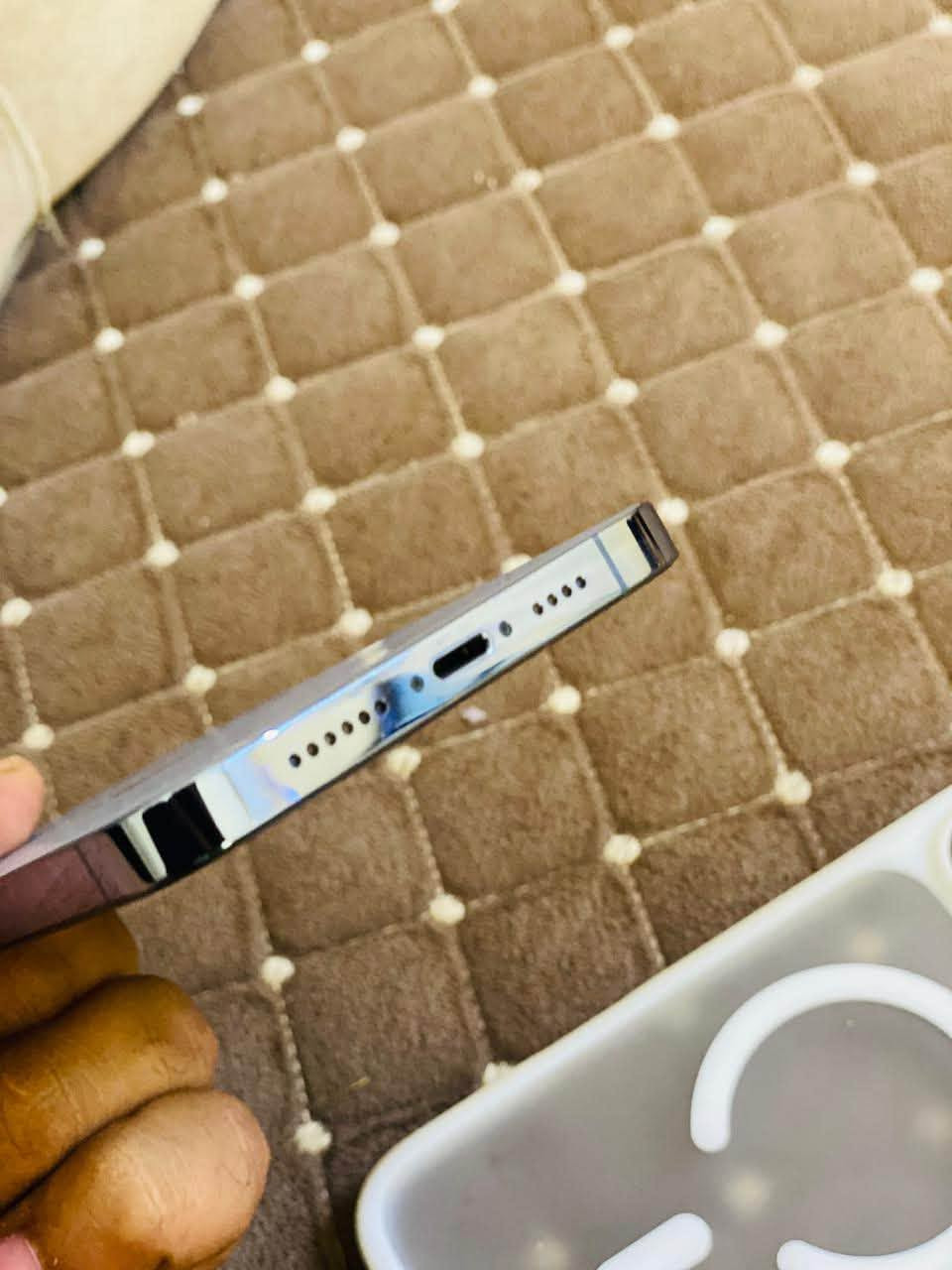 13برو ماكس
مبدل شاشا تفصيخ
بطاريه بلاديه ٨٣
ذاكره٢٥٦
تك
جهاز لوك شوفت عينك 
موصل جانب لأيمن 
واتساب ***********
