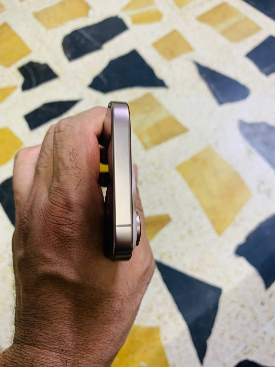 آيفون ١٦ برو • ١٢٨ • بطارية ٩٠٪