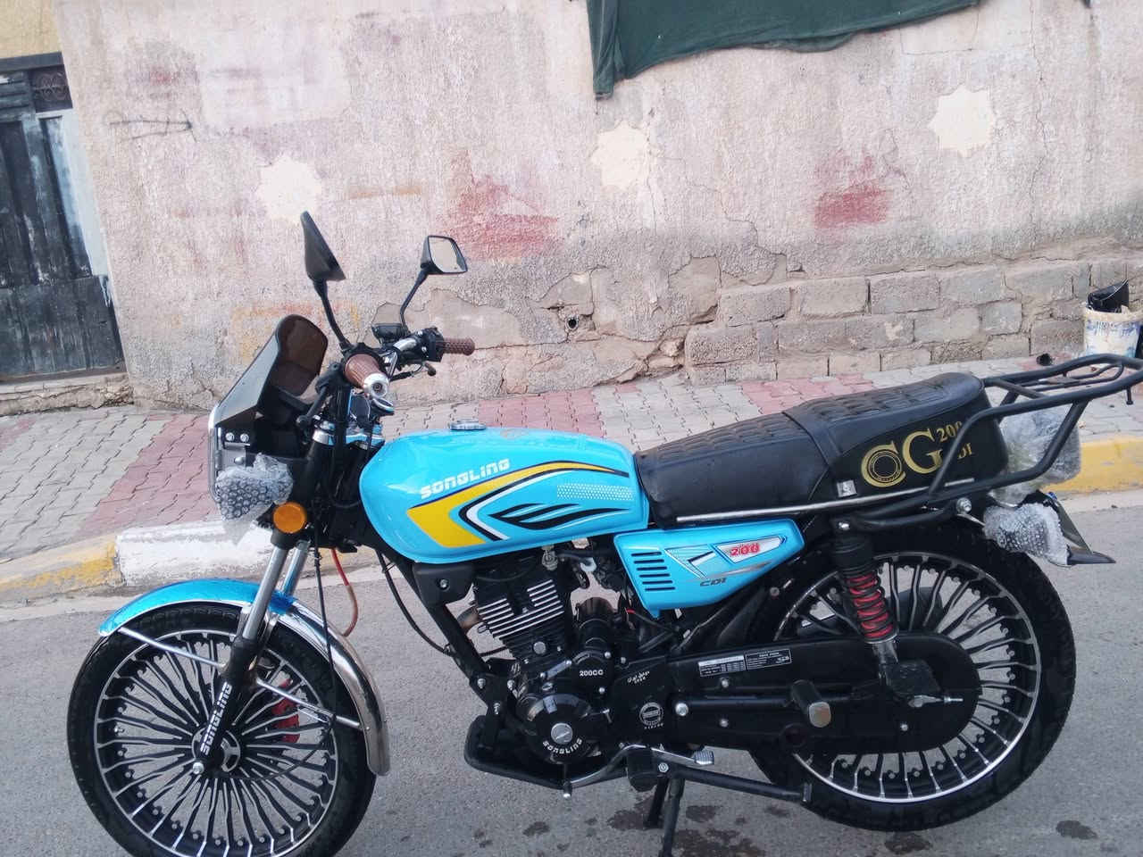 سلام عليكم ايراني موديل 26 محرك 200cc صالي 3 اشهر من شديته بصماته ثنين صويجات ثنين ورقه منفيس ويا مكاني رمادي تأميم السعر مليون وبي مجال بعده على حالت الوكاله مكفول كفاله عامه ‏‪***********‬‏
