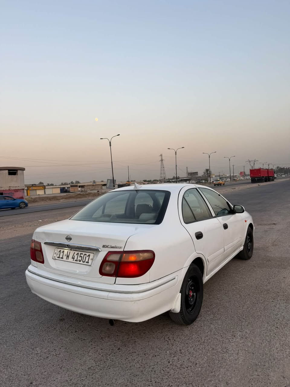 السلام عليكم سني 2001ياباني يسره بلادي سياره بيهة صبغ ٤قطع بدون داخل سياره محرك وكير وصدر وتبريد مكفول رقم بغداد الدولي سياره جاهزه السعر 58 وبيه مجال *********** مكاني بغداد المحموديه

