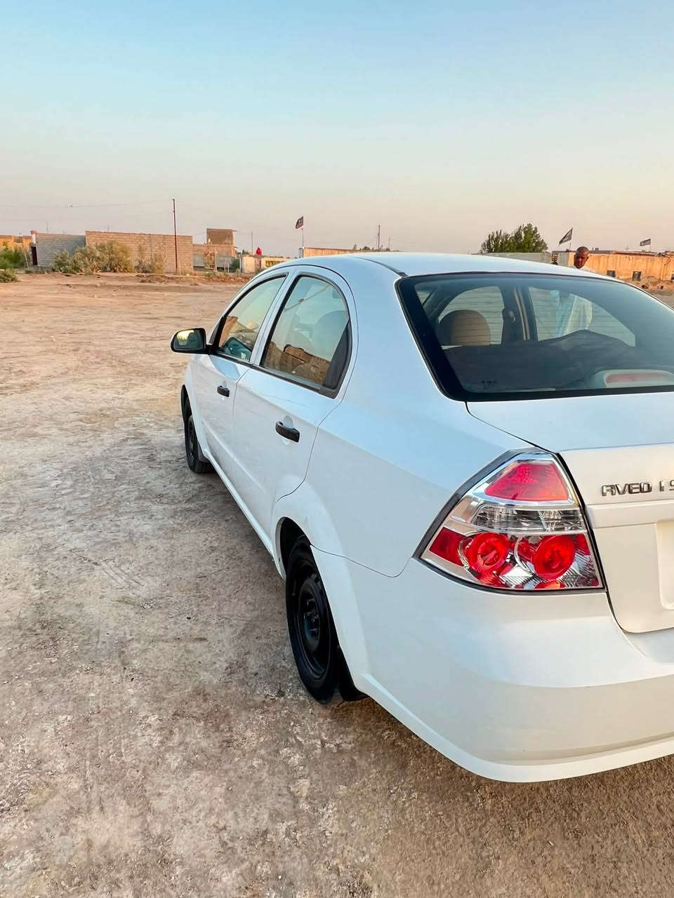 سلام عليكم أفيو 13مسكر كير محرك حداديه طخم تاير تبريد ثلج بيه صبغ بل جاملغ الوره جهت العبري  وباب بدل جهت العبري سياره جهازه من كلشي الباقي كله مكفول السعر58وبيهً مجال حك الجيه مكلف بنشر هاذ رقم الولد ***********

