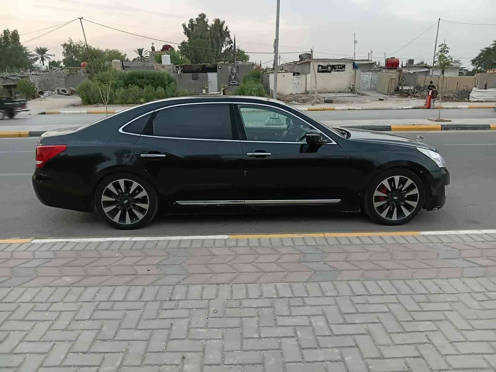 سيارة ادوات 
جنسيس اكيوس موديل 2013 محرك 6 سلندر 3800 
بيها كصتين 
مكان السيارة في الكوت 
***********
