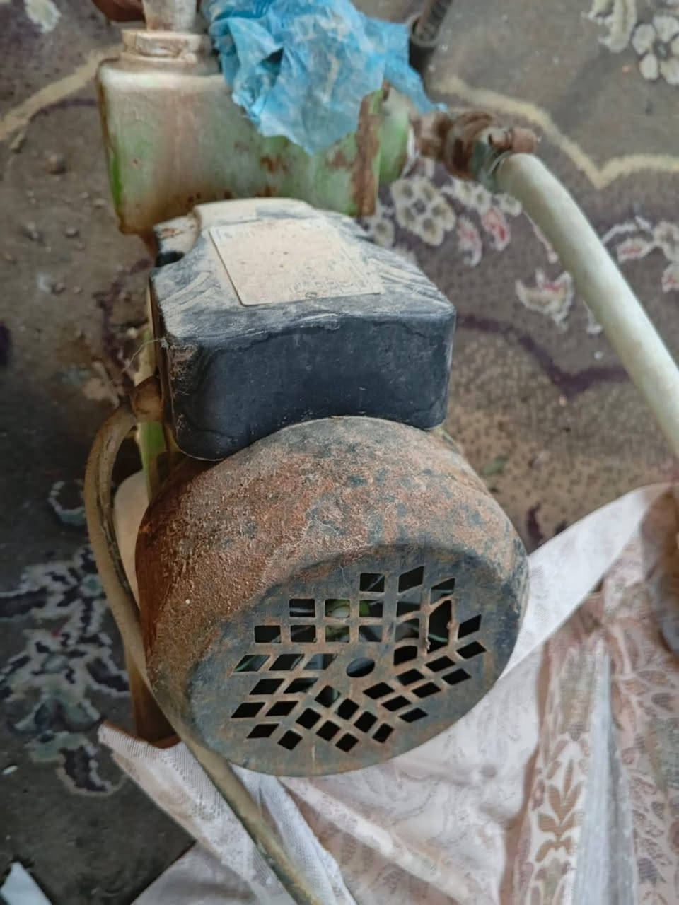 السلام عليكم كيزر اصلي خارج المليوم وداخل مغلون اصلي ما يزنجر حجم كبير 180لتر
تانكي ماء الف لتر مثقوب  وملحوم يعني نص عمر مع مطور ماء نحاس اصلي
قيم واخذ
