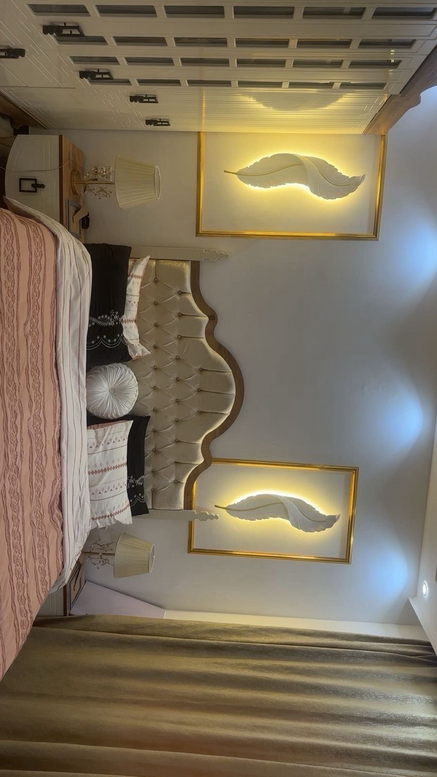 شقة مساحة ١١٠ م في مجمع ريحانه السكني
ط٢ بأسمي مدفوع  ١٢ مليون اقساط 
والمقدمة والضريبة ٥ ملايين علية .
السعر المطلوب ٤٢ مليون وبيها مجال بسيط والتحويل على المشتري
الشقة مؤثثة بالكامل مع ديكور مجهزة بالكامل
((غرفتين نوم - حمام عدد ٢ - مخزن - مطبخ -بالكونه))
الخدمات ٢٤ ساعة (ماء كهرباء تنظيف)
مدارس ومحلات
العنوان :حي وحدة - قرب بسماية 
#بدون دلال الشقة بأسمي 
 للاتصال ***********