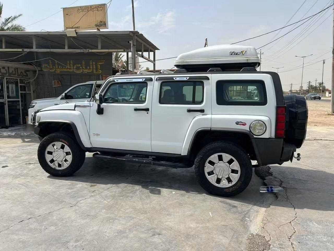 من المميزات بالعراق ( كفاله عامه وضع شركه )
همر h3 الفا 2009 خليجي 
محرك 5300 بلادي مو تحوير 
كفالة عامة 
مراوح كهرباء 
حماوة ثابته 
تبريد ثلج 
نضام 4 ويل 
2 ويل 
كاملة بدون اي نقص 
مكان السيارة بغداد 
للاستفسار *********** واتساب

