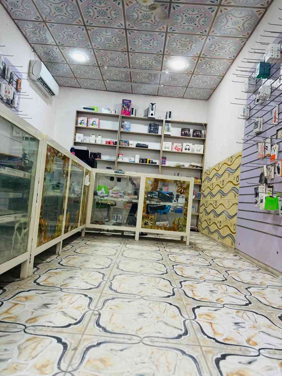 محل اكسسوارات • كفرات ايفون • البصره كرمه