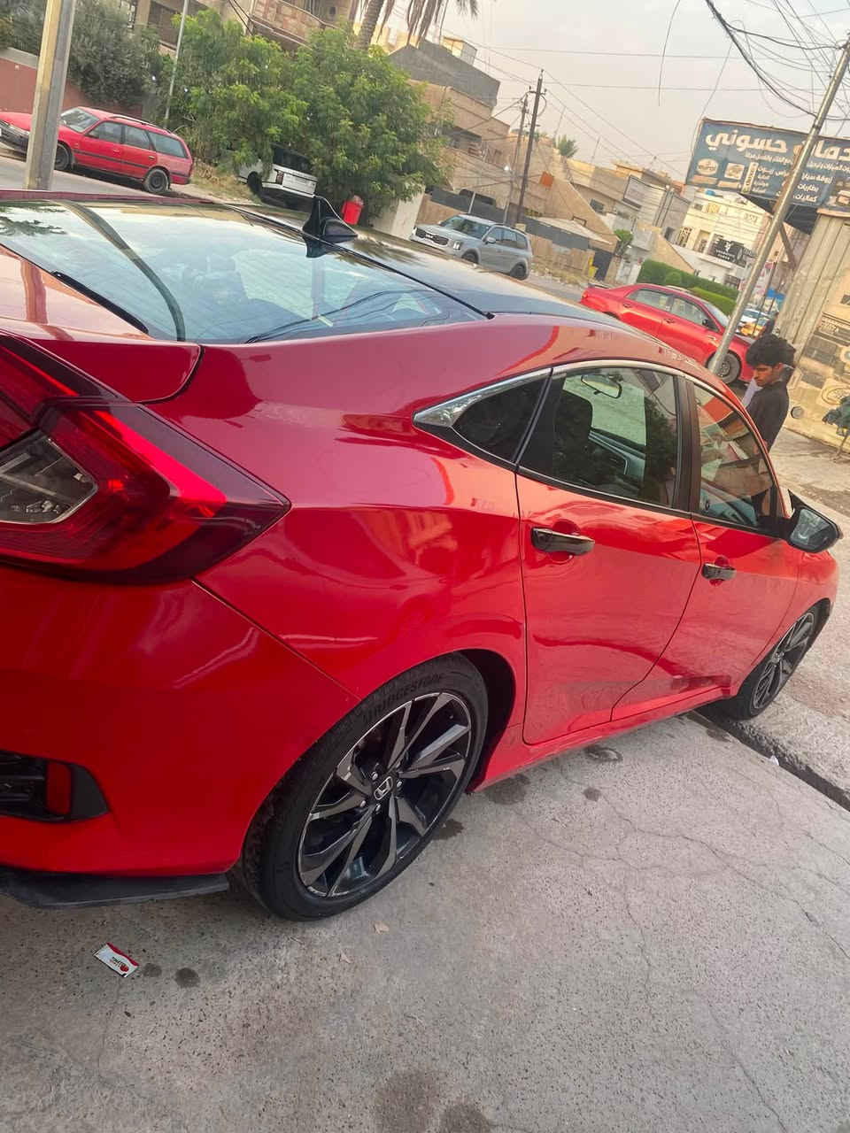 السلام عليكم هوندا سيفك  موديل ٢٠٢٠   مكينة 2000 دوش يعني تنفس طبيعي البانزين كلة عادي   تبريد ثلللج  السيارة احلى من الصور. وسونارهه مرفق بالتعليقات بيهه صبغ حزام بدون اي. دواخل. شرط كير ومكينة وشواصي.  ولغود كفالة مكانهه بغداد حي الجامعة  عارضهه ب 103  بيهه مجال. كلش بسيط. حك الجية. ***********
