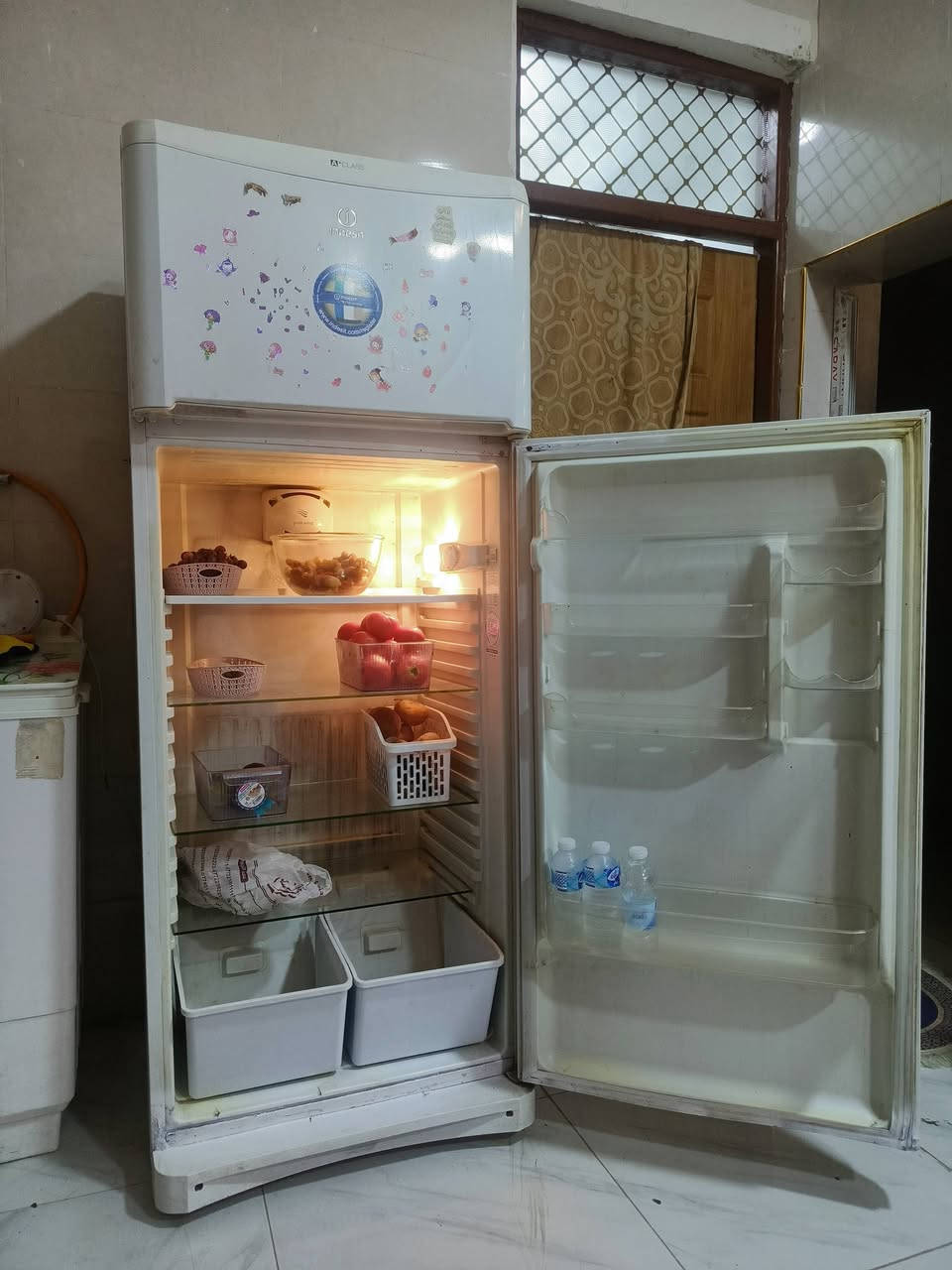 ثلاجه شغاله وأبد ممصلحه على وضع شركه سعر ,250عنواني الدورة ***********
