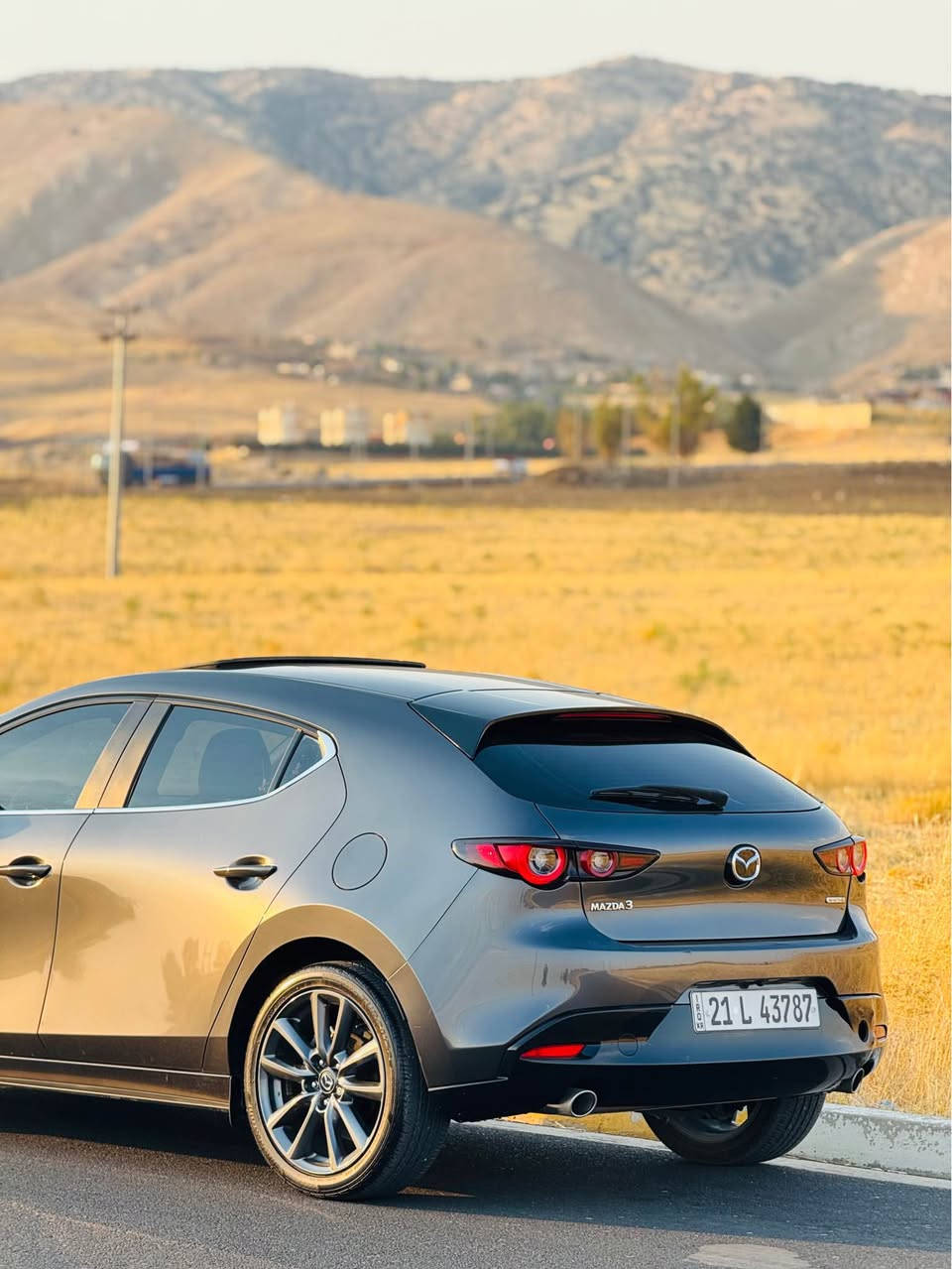 Mazda 3 hatchback 
مۆدێل ٢٠٢٤ 
٢٠هەزار رۆشتوە -بەس بۆنیت بۆیاخ بێ ناوگرتن -ئێرباگ بەس سوکان تەقیوە 
مەکینە ٢.٥ بێ تۆربۆ گێڕو مەکینەی بە شەرت 
مواسەفات پری فێرد -سلایت-کوشن هیتەر-بەسمە-کوشن کارەبای-ڕادار ٣٦٠ زۆر مواسەفاتی ترر 
١٣٦ وەرەقەو معامەلە 
بە ناوی خۆمە -تحویل بە شەرت 
*********** كويسينجاك, أربيل
