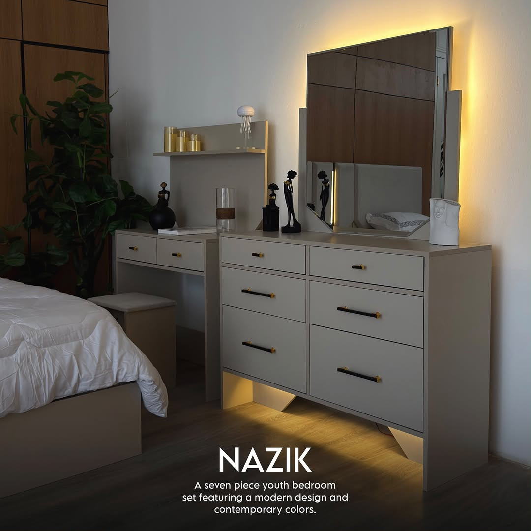 شبابي 7 قطع

نص مكتوب في الصور:
- NAZIK
- A seven piece youth bedroom
- set featuring a modern design and
- contemporary colors.
- A seven piece youth bedroom set featuring a modern design and contemporary colors.
- NAZIK A seven piece youth bedroom set featuring a modern design and contemporary colors.
