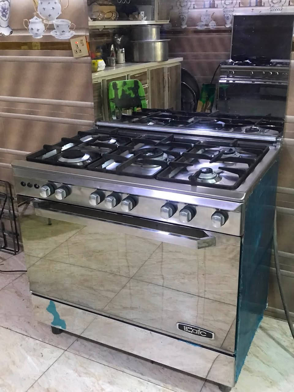 طباخ ايطالي شغال شرط الشغل نضافته 90% سعره 250 مكان بصره زبير واكو توصيل محافظات للاستفسار *********** واتساب
