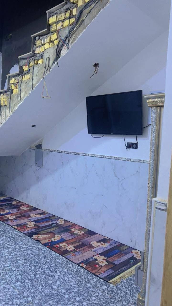 السلام عليكم بيت طابو صرف للبيع بحي الفداء نهايه شارع ابو لبنان قريب ع الواقعه بيت يتكون من طابقين الطابق لاول كامل الثاني هيكل 100متر  ب85 مليون بيت بناء 2026

***********
