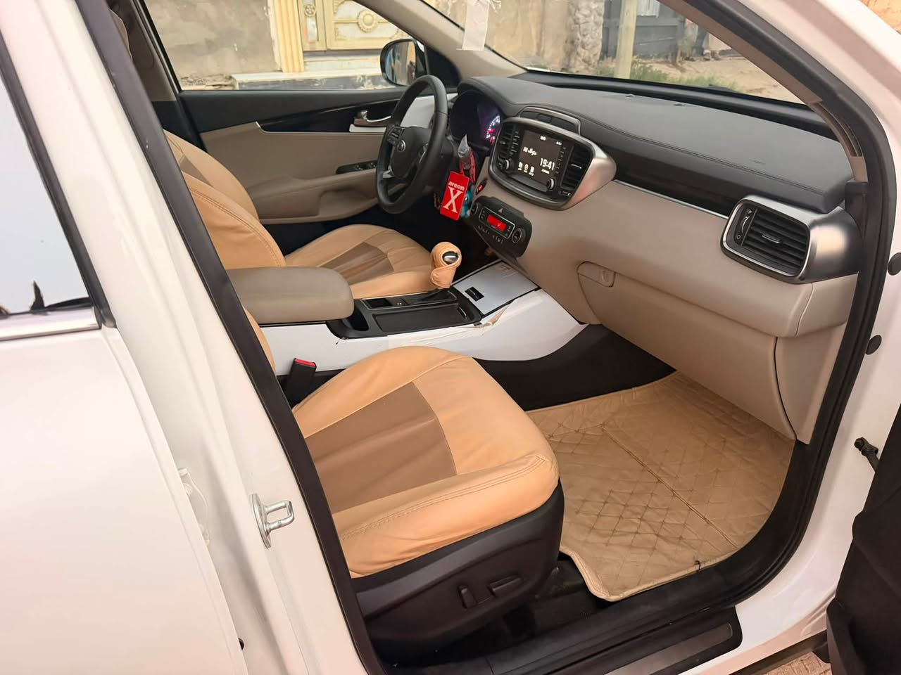 سلام عليكم سورنتو موديل 19 وارد خليجي 6 سلندر 7 راكب  3 قطع تبريد  جنطه كهربائيه  تخم توايره جديده بصمه ويل كروم ماشيه 18 الف حقيقي سياره جديده لايلون الشركه بيها رقم ذي قار الماني هزه جديده بيها باب مصبوغ بسبب دحجه  دحجه السعر 250 وبيها مجال الشراي يتصل ***********
