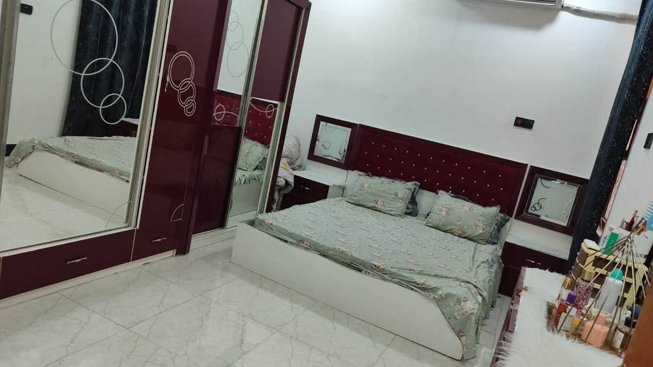 🏠 بيت للبيع – حي أور

📍 الموقع: حي أور، شارع السبيس، بالقرب من جامع الهدى بالمربع الذهبي
شارع تبليط عرضه 10 متر
📐 المساحة: 120م²
📏 الواجهة: 6م | النزال: 20م
على شارع تبليط عرضه 10 متر 
🏡 البيت طابقين:

🔹 الطابق الأول: غرفة، صالة، استقبال، مطبخ، صحيات داخلية وخارجية.
🔹 الطابق الثاني: 3 غرف، صالة، وصحيات.

✨ بناء حديث درجة أولى

📞 للاستفسار: ***********
