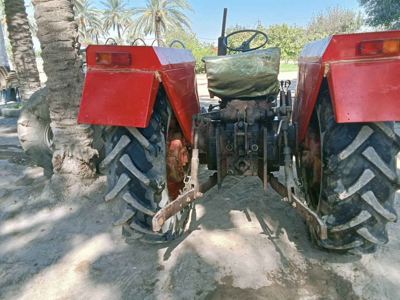 السلام عليكم للبيع عنتر 71موديل 86 محرك كير هايدروليك مكفولات كهربائيات كاملة تخم تاير رقم وسنوية بدون تحويل سعر 4ملايين بابل مشروع المسيب استفسار ***********
