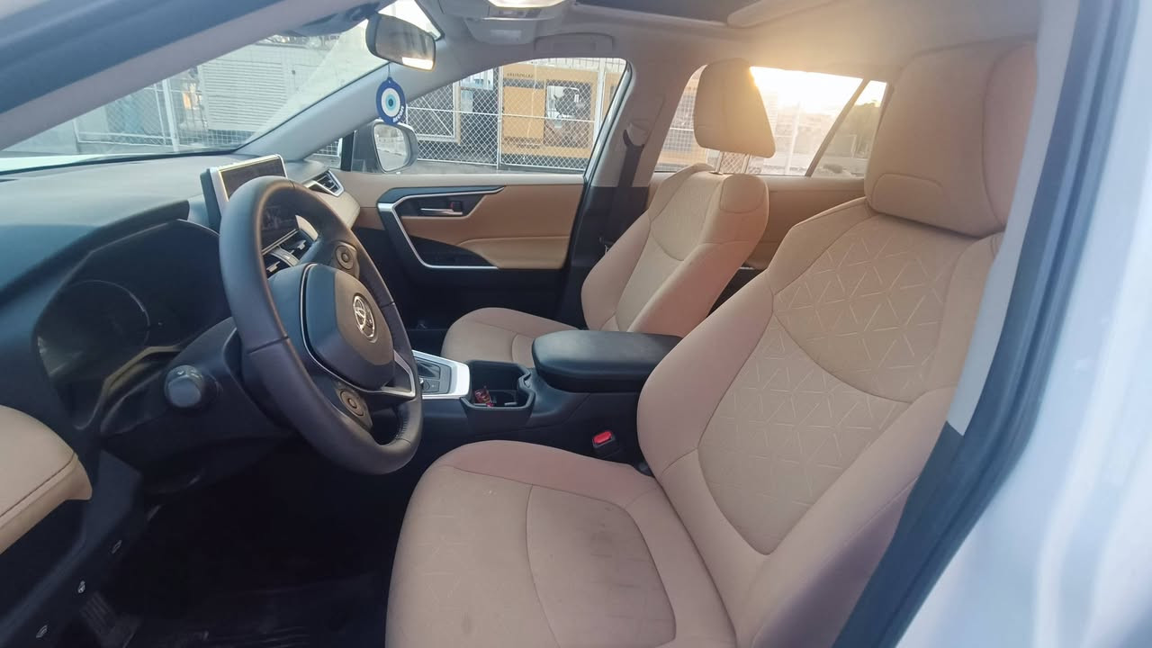 تويوتا راف فور (RAV4 XLE Hybrid) موديل 2024
الموديل: 2024 (RAV4 XLE - هايبرد - دفع رباعي AWD)
المسافة: 25,063 كم فقط
الرقم: رقم أربيل
الموقع: كربلاء المقدسة
⚡ أهم المواصفات:
فتحة سقف + شاشة كبيرة
بصمة تشغيل ودخول ذكي
كاميرا خلفية + حساسات
رادار + نقطة مظلمة (BSM) + تحديد مسار
هاند بريك بصمة (Auto Hold)
تحكم ستيرن فول، مثبت سرعة تفاعلي، محرك 2.5L اقتصادي جداً.
🛡️ الحالة:
الأيرباكات سليمة، والسيارة كفالة بشرط الفحص وين ما تحب.
السعر: 265 ورقة ($26,500) وبيه مجال للشراي الجاد.
للتواصل: ***********
