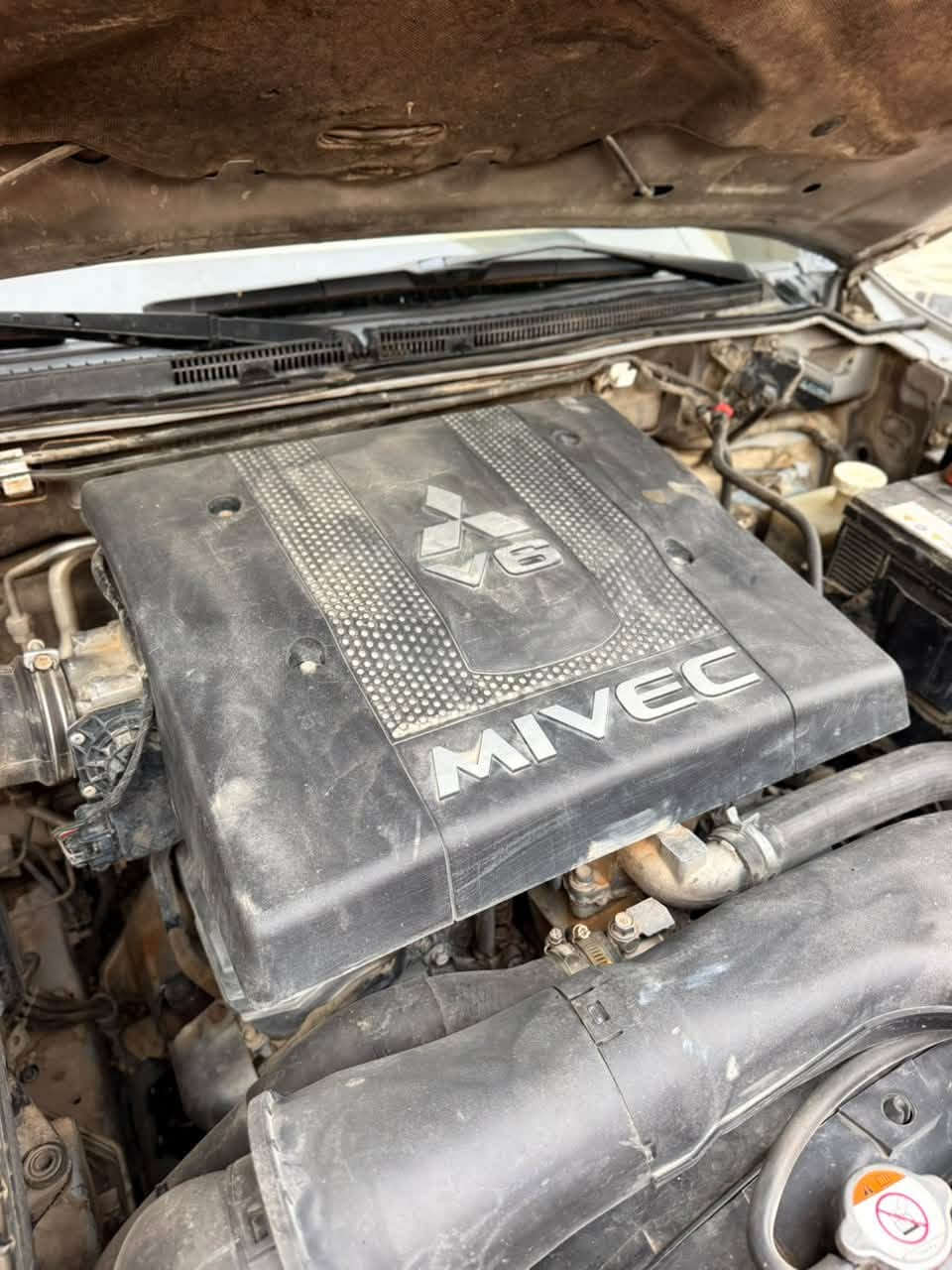 للبيع فقط 🏷️🏷️🏷️
بدون مرواس 
متسيوبيشي باجيرو مديل ٢٠١٢رقم بغداد جديد فحص وهزه وغرامه كل جديد تحويل مابشر بسمي 
حجم مكينه ٣٨٠٠/كير ٥ نمر 
فول مواصفات 
فتحه /تحكم ستيرن/دمام /حساس خلفي /لد ضبابي 
دفلوك
مكانين بارد + رصعات 
تبريد خلفي امامي 
حداديه عام ١٠٠٪؜ عام كامل تبديل
منظومه الوقود كامل تبديل عام 
بدون كل نقص #العيوب تنقيص دهن كل ١٠٠٠ كليو متر نص لتر بدون بخار بدون دخان # تخاير بتشغيل بعد تشغيله الصباح # وجود خنگه متقطعة تروح وتجي بدعست البانزين فقط وشكرا لكم 
السعر ١٣٨ ورقه مجال جدا قليلل
العنوان البصره /***********
