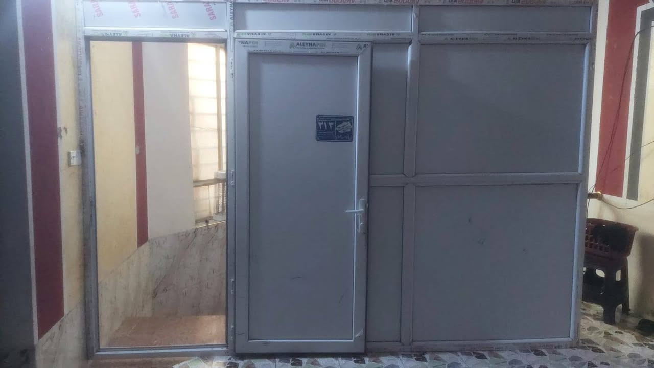 سرير اطفال • باب المنيوم • عدد ٢