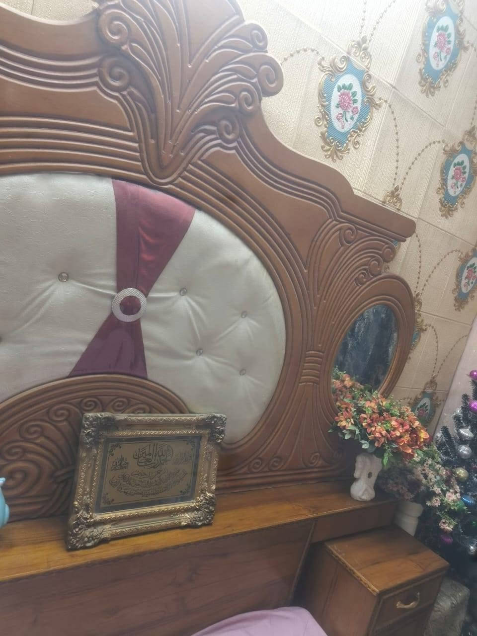 سلام عليكم عندي غرفه اخشاب نضافه ٨٩٪ سعر ب٧٠٠وبيها مجال حك الجيه *********** اتصل وبيك خير ودلل
