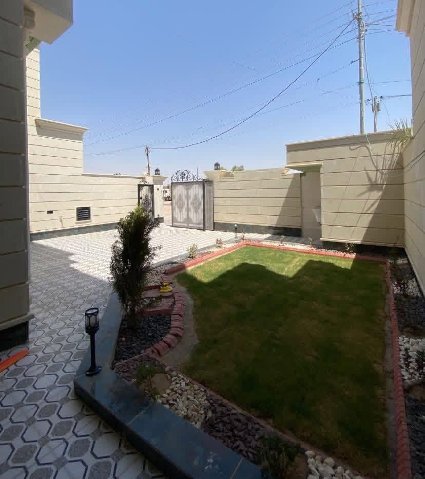 السلام عليكم السعر(245مليون فقط💰)دار للبيع🏠بمحافظه صلاح الدين تكريت الديوم بمركز المدينه📍
مساحته الكليه 300متر الوجه 10متر النزال 30متر☑️
موقعه جداً مميز على شارع 30م وعلى حديقه عامه🏕️
قريب جداً من محطه قطار تكريت صدته على كركوك📍
غرف نوم 5 واستقبال واسعه ومطبخ حار وبارد⛲️☑️
صالتين فوك وجوا بالأضافه كراج وحديقه🏕️ومناور✔️
مجموعه 3 صحيه الدار شغل جناي درجه أولى🏗️
الواجهيه حجر حلان السقف سحب مغربي بالكامل☑️
السطح شتايكر نظام غاز دفن وتأسيس كامرات✔️
طابو ملك صرف تحويل مباشر بأسم المشتري✍🏾
سعره مناسب بالنسبه لموقعه وبي مجال للشراي✍🏾
للأستفسار أكثر عن الدار مراسله الواتساب حصراً 📲
أو الأتصال مباشر وحياكم الله ***********📞
