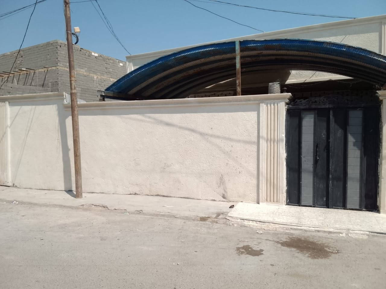 بيت بلحميديه قريب على شارع العام ركن مساحه ٢٠٠متر كامل خدمات صب رفت طابوك بس ستاير فوك بلوك تبليط مجاري ماي خطين كهرباء ٣خطوط مع انترنيت  ***********
