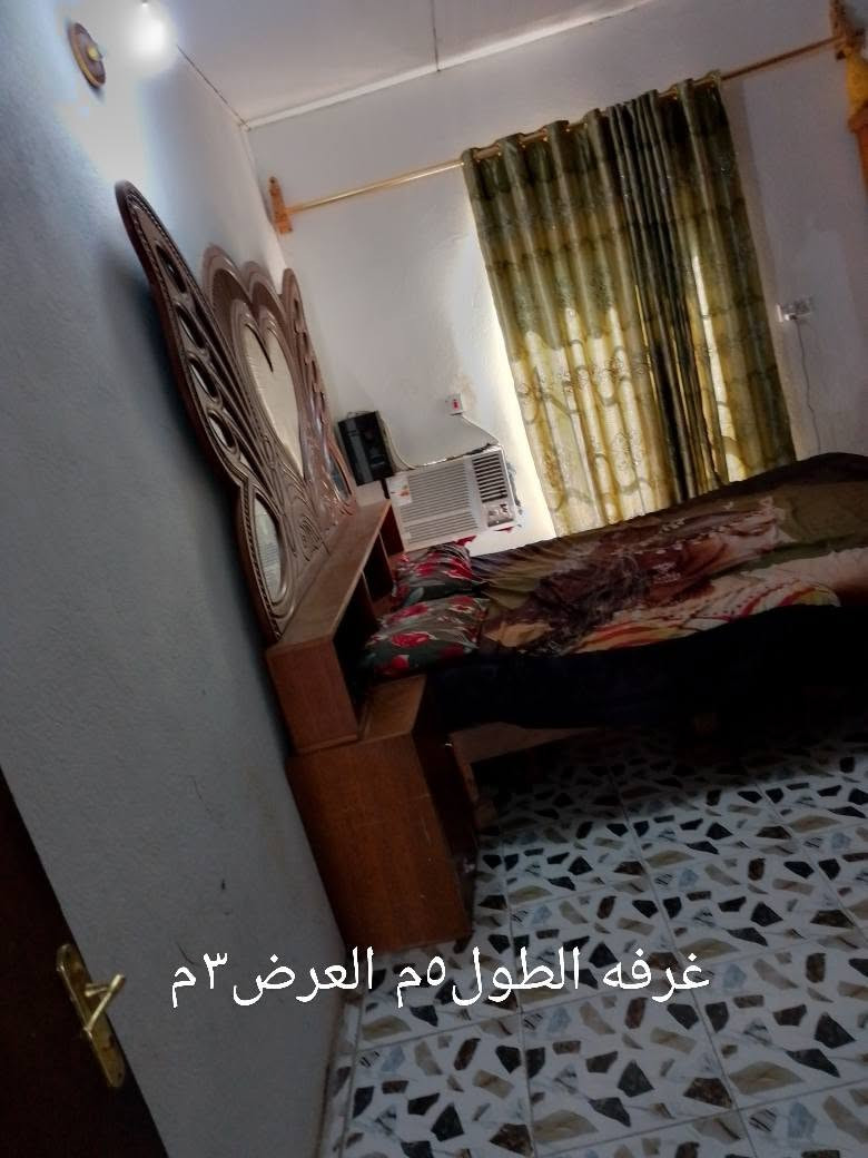 السلام عليكم
مشتملين للبيع المساحه الكليه ١٥٠ 

يحتوي على غرفه نوم الطول ٥متروالعرض٣مترورها ترك متر ونص

صاله الطول٥متروالعرض٣متر

مطبخ الطول ٤مترالعرض ٣متر 

صحيات خارجيه 

السقف سندويج ثقيل ومخلي جواه شيلمان ثقيل البلجيكي

المشتمل الثاني نفس تفاصيل هذا 

موقع قريه 10 قاعه الامام علي 

الخدمات ماء كهرباء سحب وتبليط للباب 

الهاتف ***********
