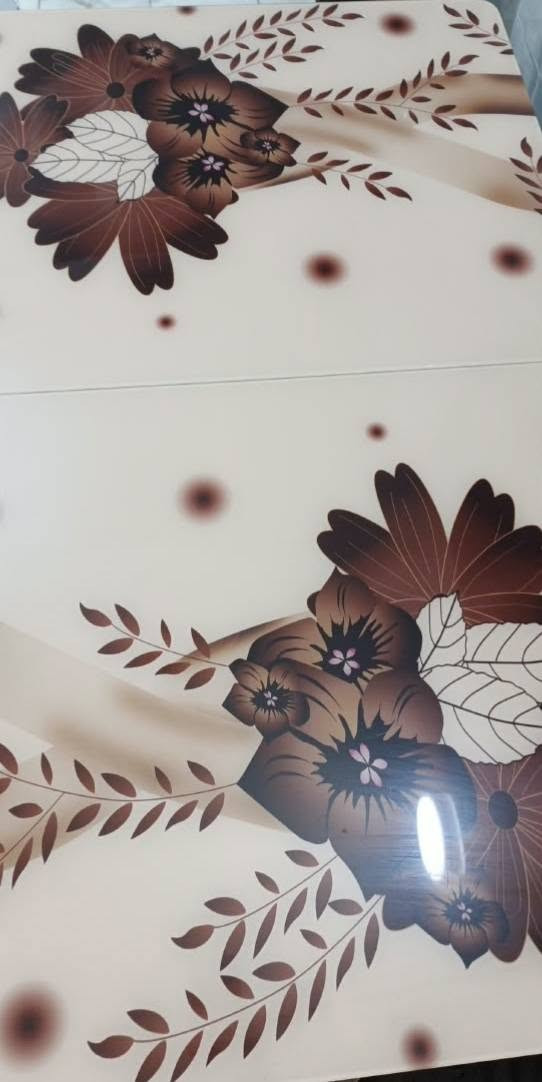 ميز طعام • قابل تكبير • خمس كراسي