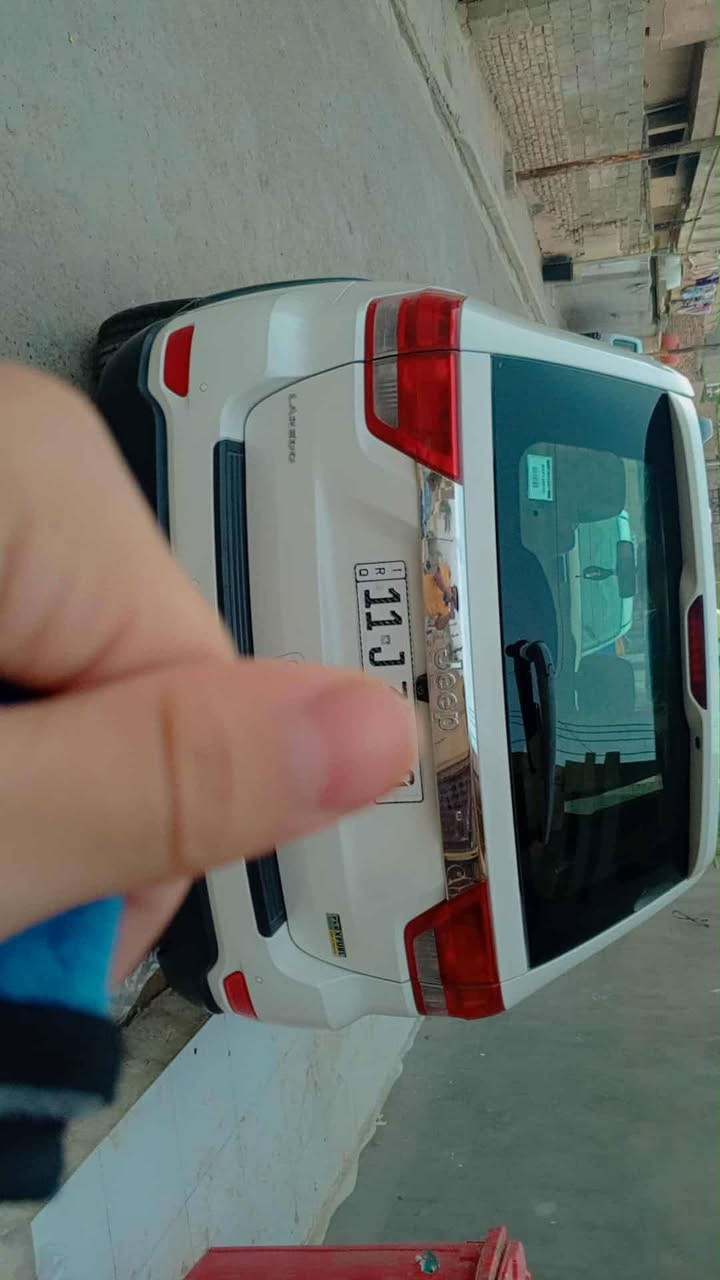 السلام عليكم شباب عندي جيب 12ابيض اريد سبورتج سورنتو أو توسان خليجي امريكي كلين مراوس***********
