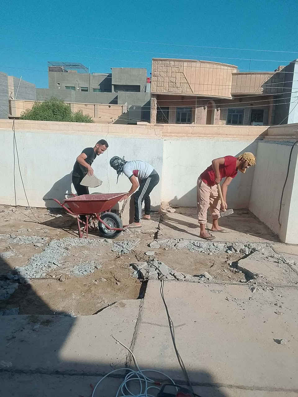 سلام عليكم  / يوجد كادر عمل جاهز/ تصعيد مواد/ تنضيف بيوت/ تفليش/ تكشيط/ تنضيف حدائق/ دفن نهري  / شقلنه ليل ونهار   /ومعداتنه جاهز/ ماعليك بس تصال على رقم  /     ***********
