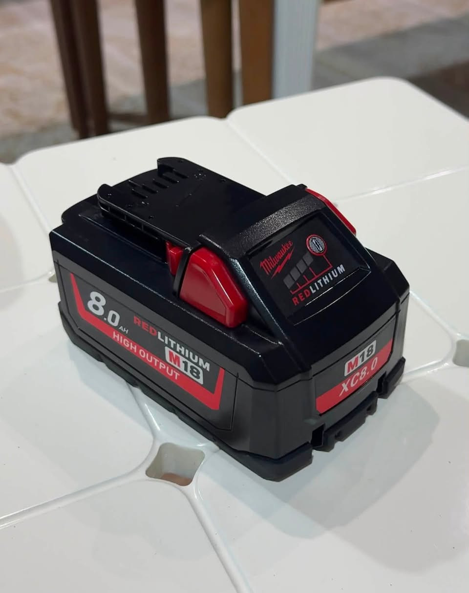 جدید مارکە میلواکي نوع بطاریە  M18 Redlithium High Output Xc 8.0 أعطني سعراً، وإذا كان مناسباً لي أبيعك إياه.... توصیل متوفر 🚕 واتس ئاب ***********

