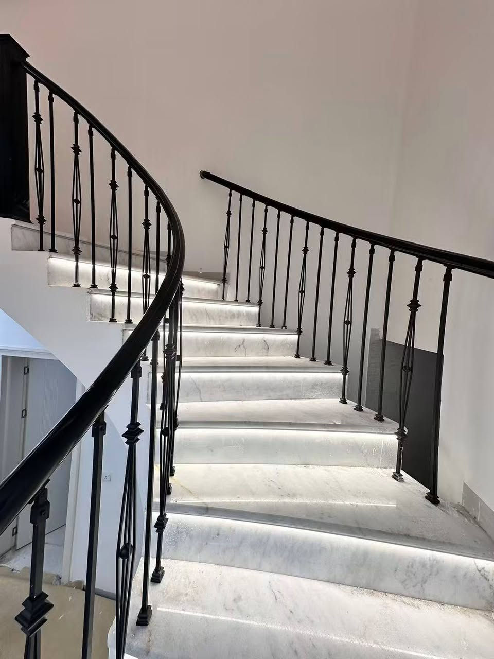 📍 نقشات محجر حديد كلاسيك – مودرن | جودة عالية وتصاميم فاخرة
:

 • حديد قوي ومتين يتحمل جميع الظروف.
 • نقشات فاخرة تناسب الدرج، البلكونات، الأسوار الداخلية والخارجية.
 • تشكيلة متنوعة: كلاسيك – مودرن – ديكورية.
 • قابل للتفصيل حسب المقاس.
 • لون أسود مطفي أنيق + إضافات ذهبية للطلب
🔴تنفيذ خلال يوم واحد فقط 
📦 متوفر جملة ومفرد – أسعار منافسة.
للطلب والاستفسار يرجى المراسلة

***********
‭
