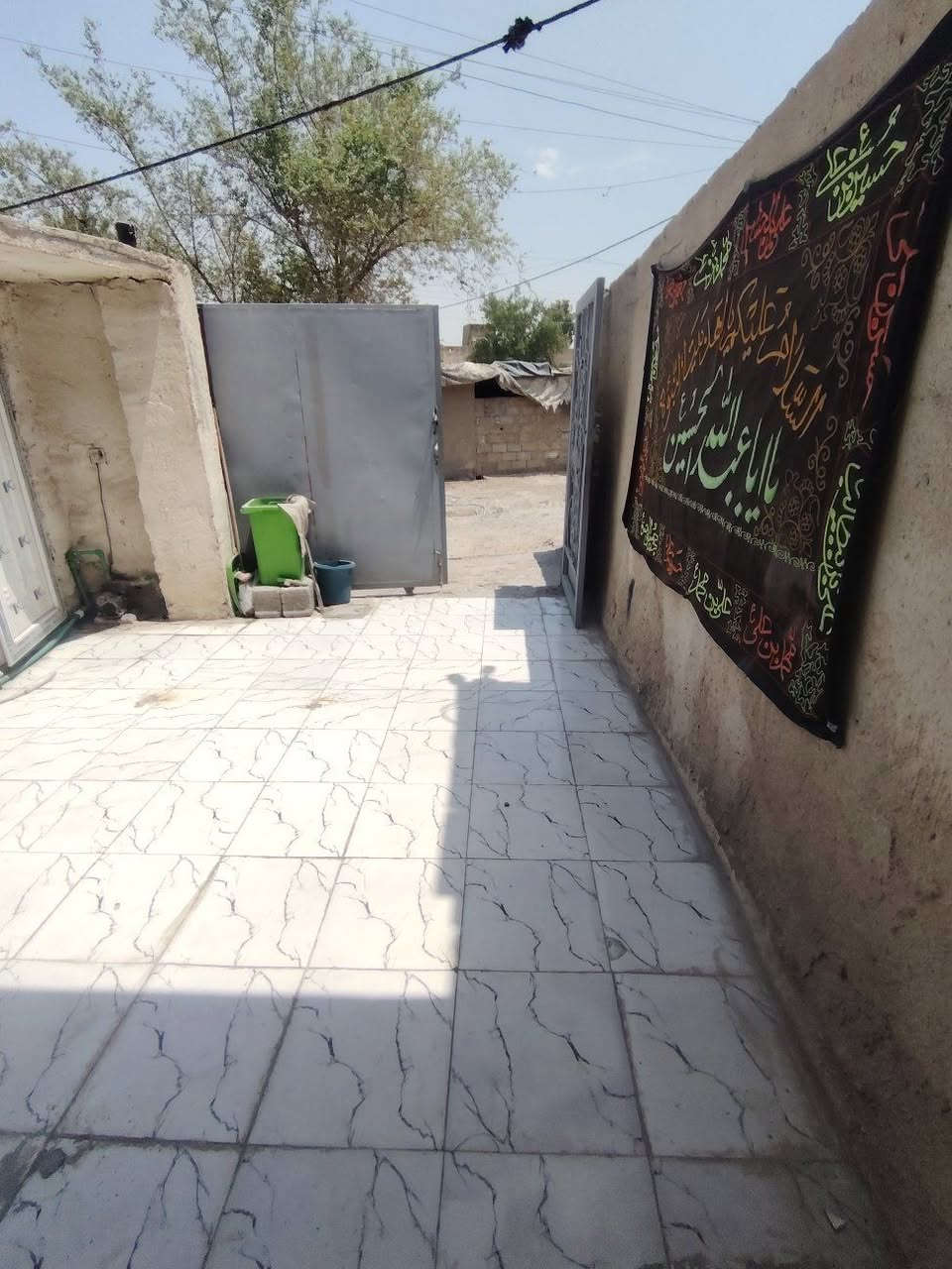 سلام عليكم بيت البيع مساحه 120متر طابق بيت طابو زراعي وكاله ام الصوره  جاهز مابي نقص مكانه زعفرانيه شارع كهرباء قرب صيدليه زينه علي رقم الهاتف ***********استفسار على رقم غير متواجد نت
