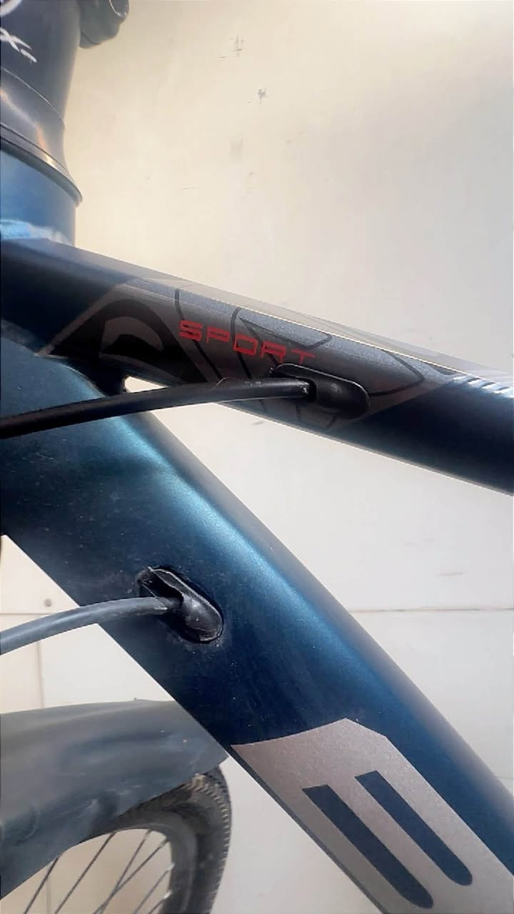 السلام عليكم بيع بايسكل BMX GTR (Sport Edition باسيكل نضيف وعلى ضمانتي مستعمل عدة اشهر لونة مميز لون نفطي ونوع الحديد مالتة المنيوم نضيف عدد السرعات الامامية 7 مسننات والخلفية3 مسننات  نوع المكابح(البريك)  (Mechanical Disc Brakes. الإطارات: إطارات جبلية بنقشة عريضة ومضلعة (Off-road knobby tires) لتوفير ثبات عالي.نوع الصنبرات (Front Suspension)وضيفتها تمتص الصدمات الامامية 

سعر البايسكل 120 بي مجال بسيط للشراء.     بايسكل بي ام اكس 
رجاءآ رجاءآ فقط الشراي يدخل خاص 

الباسيكل بي مشكلة بسيطة الحاب يعرف نوع المشكلة ييجيني واتساب 
***********

اصحاب الخبرة لا تفوتون هاذ البايسكل لان ماركة عالمية وبايسكل جبلي يتحمل الطسات مال بغداد
