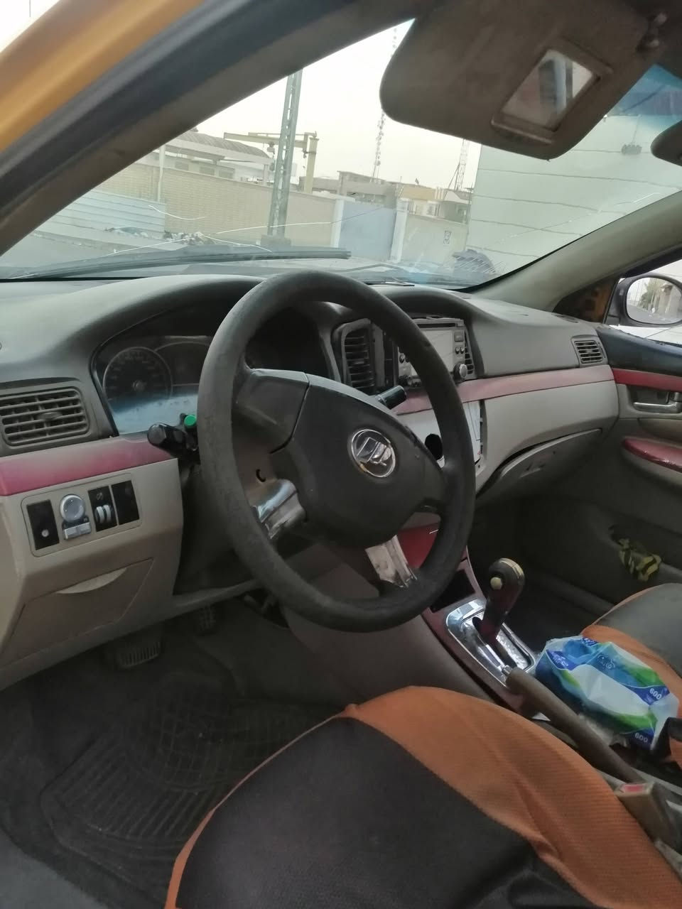 السلام عليكم ورحمت الله سيارة ليفان رقم صدامي بيها محرك كورله وكير اوتو راعي موجود مكان السياره قبله حي المهندسين *********** السياره مال عيشه والله ونسه العطل مناقصها شي سعر ١١وبيها مجال لشراي
