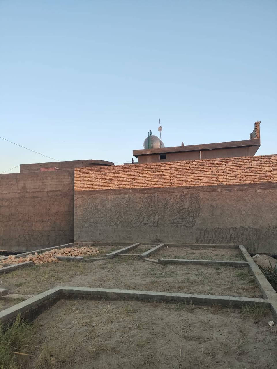 🏡 للبيع قطعة أرض طابو زراعي في الفلوجة

📍 الموقع: الفلوجة – حي الشهداء، قرب محطة الجوهره
📐 المساحة: 200 م²
📜 الطابو: زراعي
🛣️ شارع 10 متر
💧 ماء متوفر
⚡ كهرباء مستمرة
📍 قريبة من الشارع العام، تبعد حوالي 300 متر فقط.

💰 السعر المطلوب: 27 مليون دينار عراقي
🤝 يوجد مجال بسيط للشراي للجادين.
التواصل خاص او 👇 

📞 للاستفسار:
***********
📱 واتساب متوفر أيضًا
