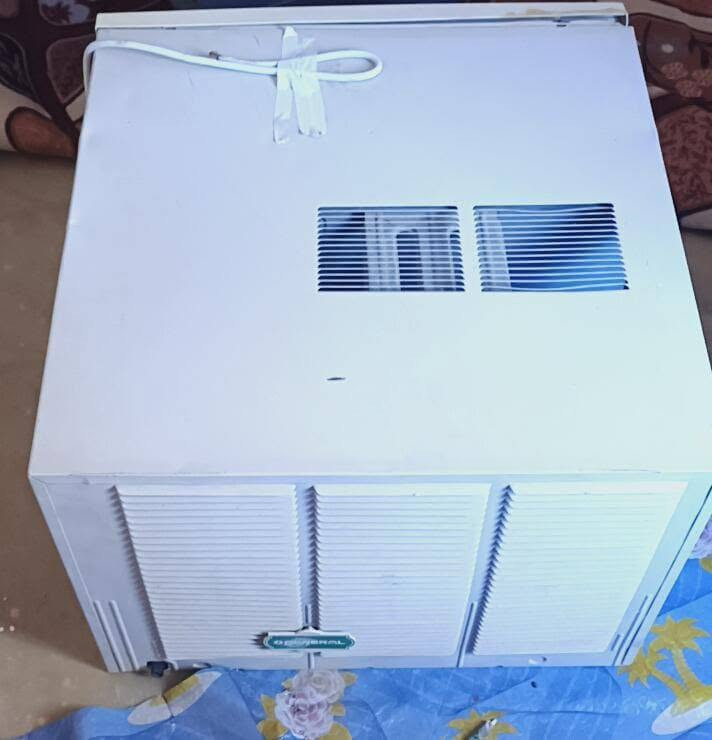 مكيف جنرال طن ونص للبيع
بي ضعف بالڤان للأستفسار ***********
