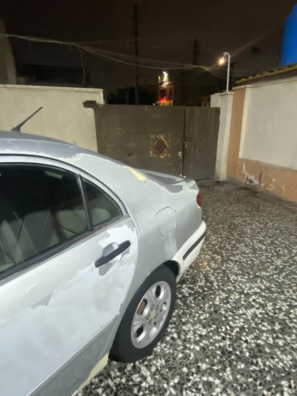 للبيع: تويوتا كورولا 2007
الحالة العامة: السيارة ممتازة وجاهزة للاستخدام.
 النواقص والتفاصيل:
 يحتاجلها صبغ السياره حسب الرغبة).
 التبريد جان  شغّال ثلج وفصل قبل 3 أيام فقط (يحتاج فحص بسيط أو شحن/فحص حساس).
السيارة محرك وكيـر مكفولات ودواخل  كلها بلادي من الأمور الأساسية، والتفاصيل الباقية كلها واضحة بل صور 
 المكان: [حي العامل]
 السعر: [٦٧ ورقه وبيها مجال بصيط]
 للتواصل والاستفسار هاذا رقم *********** فقط واتساب موجود. اوخاص ع مازنجر
