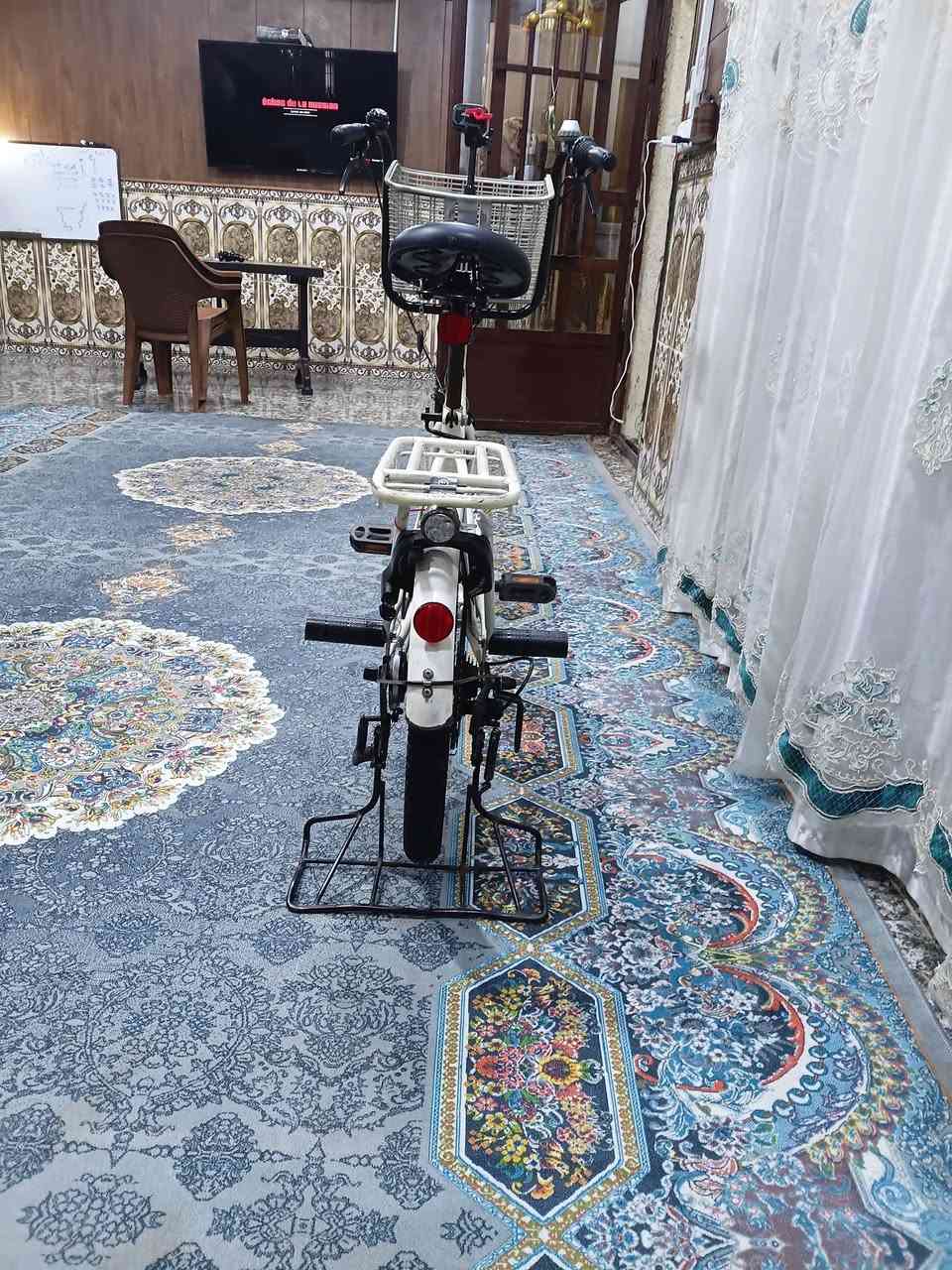السلام عليكم تكسي حجم ٢٠ تاير ابو الخط الابيض نظيف جدا بغداد علي الصالح مقابل مرور الطوبجي السعر ٢٥٠ ومجاله جدا بسيط . ***********
