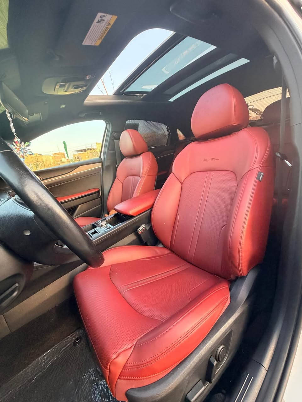 K5 Gt Line Vip 
مكينه 2500 تنفس طبيعي 
موديل 2025 
سياره جديده كارتون بمعنه الكلمه
رقم بصرة حره تحويل ثاني يوم 
رقم وسنويه وهزه كله جديد

اللون ابيض صدفي 

حادث جاملغ خلفي
نقص برغي مابيها جاهزه كامله 
المواصفات : 
بنوراما
تدفئه كشنات 
شاشه كار بلي ايباد
رادار امامي 
نقط عمياء رادار جانبي
وقوف ذاتي + حساسات امامي خلفي 
تحديد مسار وعدم الخروج من المسار 
سايد بريك بصمه 
كامره خلفيه بلاد 3 وضعيات 
اوتو هولد 
درايف مود 4 وضعيات قياده 
سماعات BOSE 
كشنات Gtline اسود وابيض 
ستيرن حرف D 
لد خلفي 
تشغيل عن بعد 
دبل جام
سياره بيها هواي مواصفات غير مذكوره 
# مكينه كير حداده كفاله كفاله 
تايرات بلاد مال شركه
السياره كلها على البلاد حته سبير والعده بلاد 
كتلوكات الشركه بيها 

رقمي : *********** البصرة, العراق
