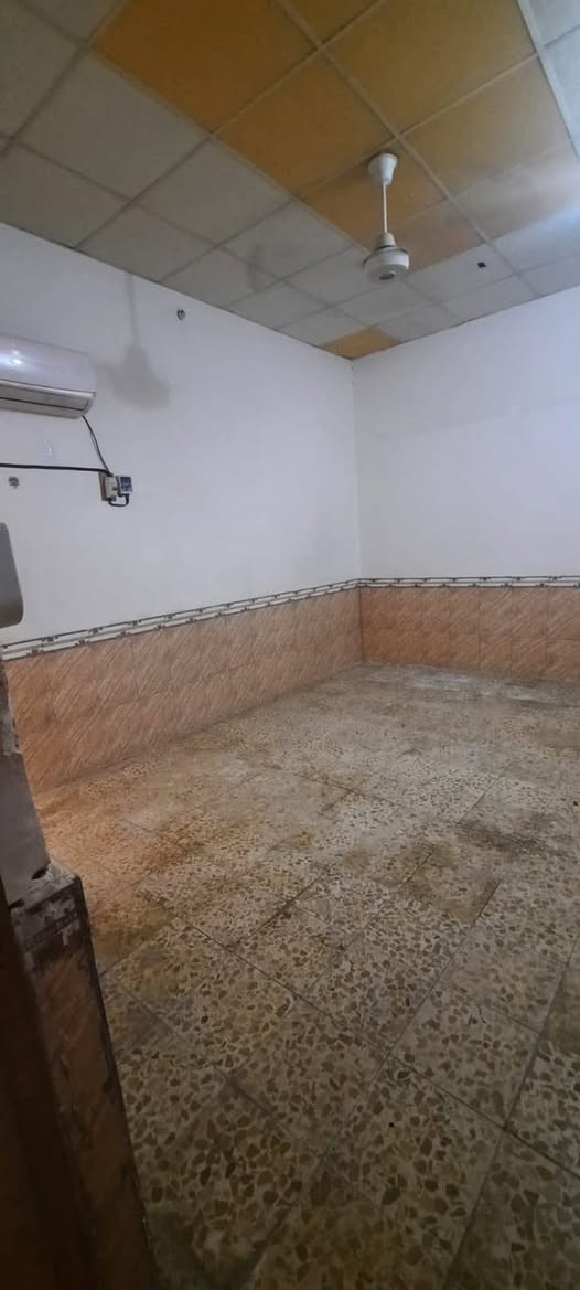 مشتمل للإيجار حي الجامعه يتكون من ثلاث غرف نوم وصاله ومطبخ واستقبال سعر الايجار ٣٥٠ مقدمه ٤ اشهر اتصال ***********
